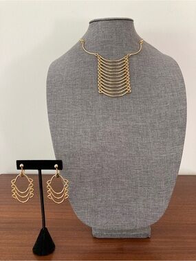 Vintage 60s 70s Celebrity NY gold tone earrings and statement bib necklace set